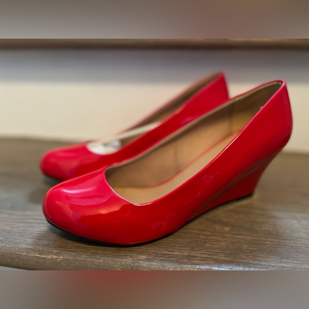 Forever Link Women's Patent Round Toe Wedge Pumps